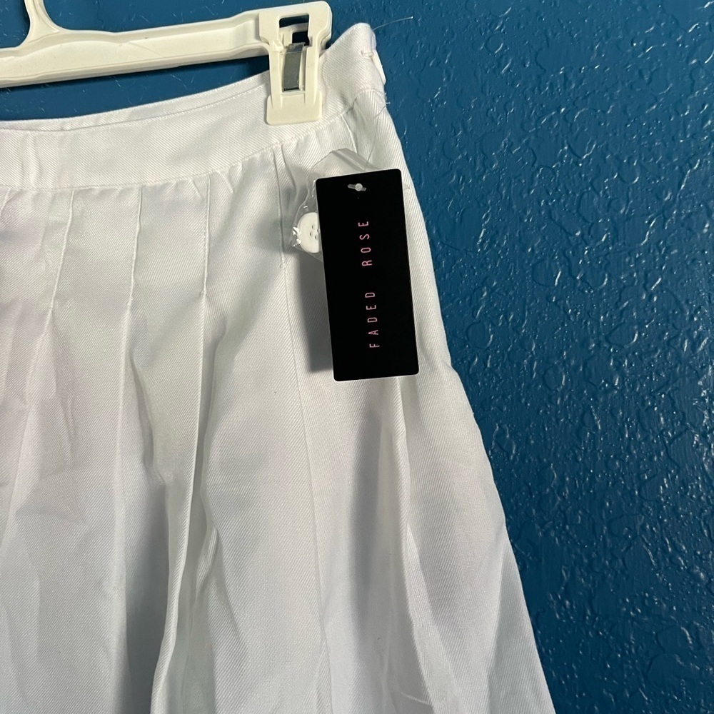 Faded Rose white skirt size L - Picture 4 of 4